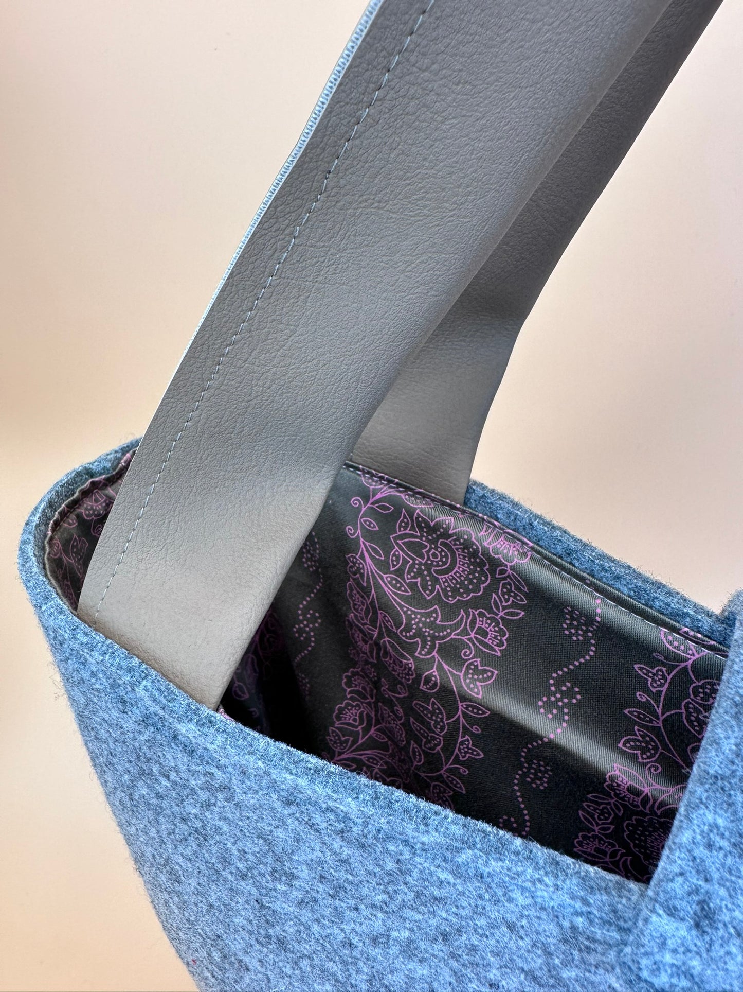 Alpen Bag Kiss the Deer by Lamanina