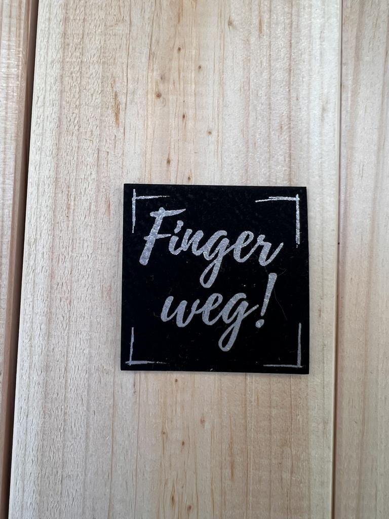Label Finger Weg