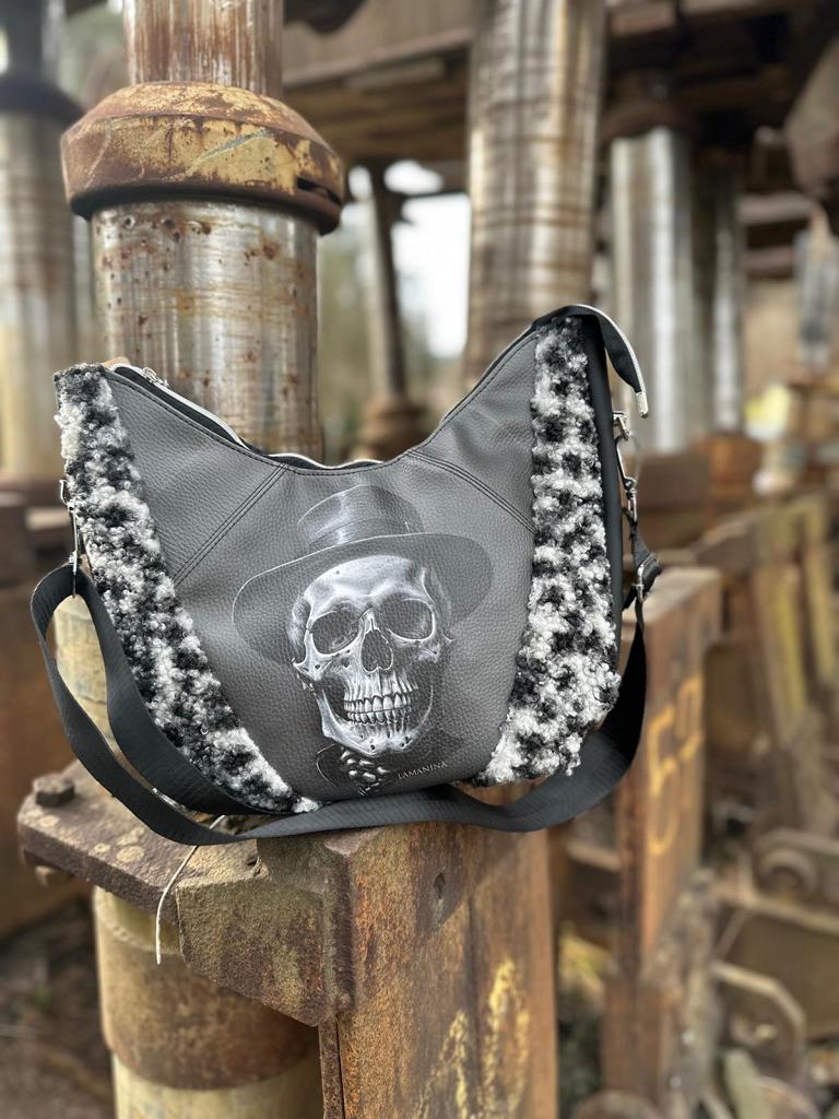 Kunstleder Maxl mit Hut by Lamanina