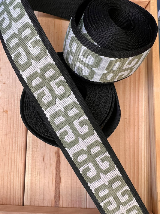 Gurtband Schwarz/Weiß mit Grünen Zeichen 38mm
