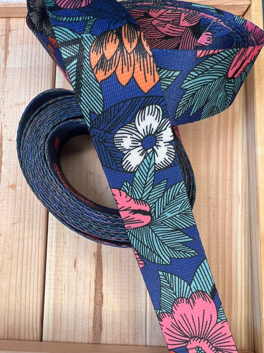 Gurtband Blau mit Blumen 38mm breit