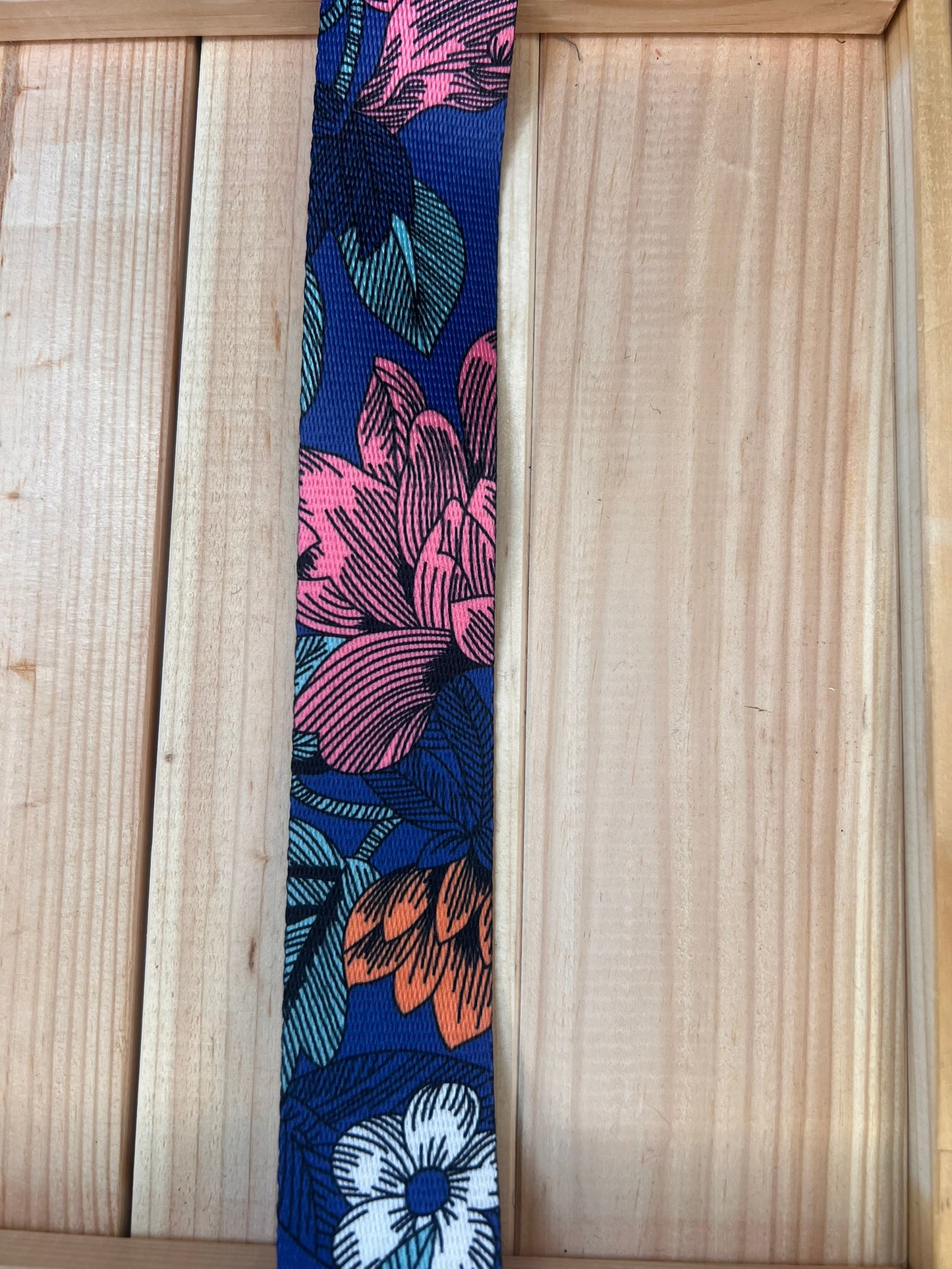 Gurtband Blau mit Blumen 38mm breit